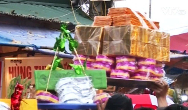 Vì sao cần hạn chế tiến tới loại bỏ tục đốt vàng mã?