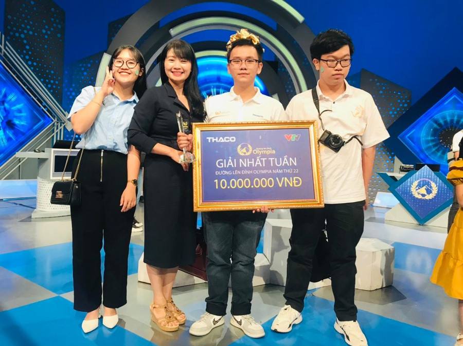 Thầy cô, bạn bè chúc mừng thành tích của Quốc Khánh