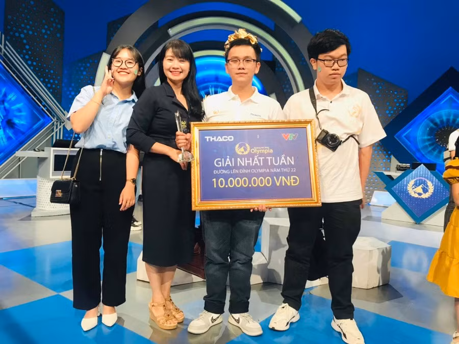 Thầy cô, bạn bè chúc mừng thành tích của Quốc Khánh