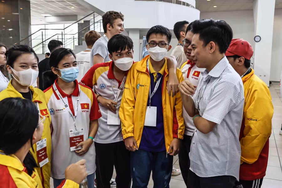 Hồng Nhung cùng các bạn tham dự Giải Vô địch Cờ vua thanh niên thế giới 2022
