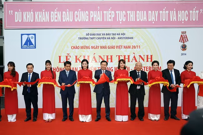 Lễ cắt băng khánh thành Không gian truyền thống Hà Nội - Amsterdam