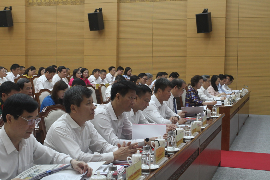 Các đại biểu dự buổi làm việc.