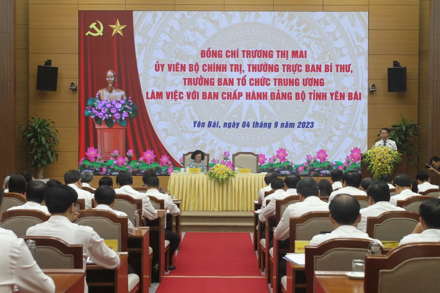 Quang cảnh buổi làm việc.