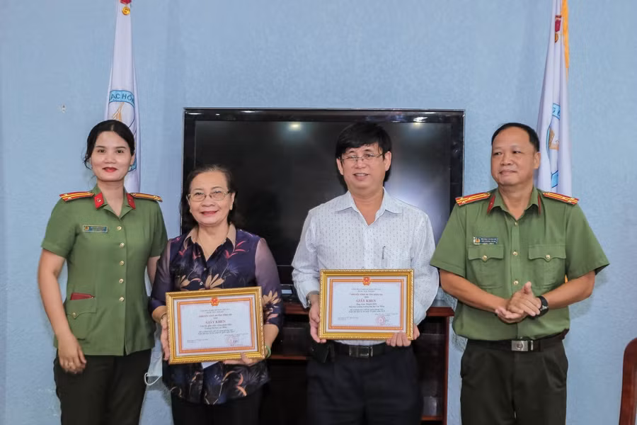 Nhiều tập thể, cá nhân của LHU nhận khen thưởng của Công An tỉnh Đồng Nai trong phong trào bảo vệ an ninh tổ quốc.