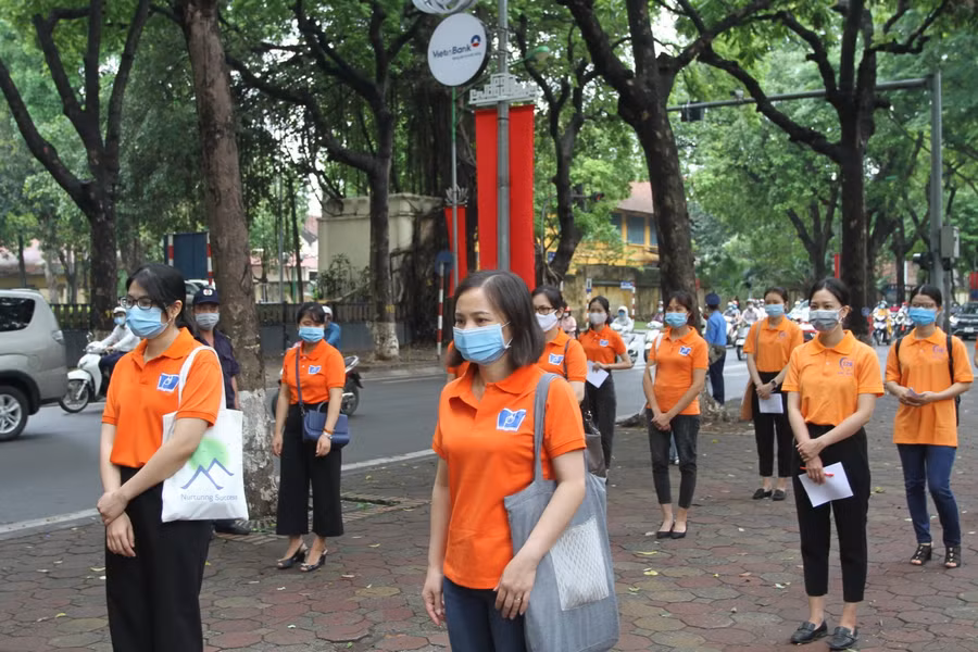 Tình huống đón thi sinh tại cổng trường