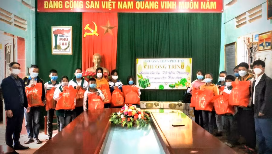 Nhiều hoạt động ý nghĩa từ chương trình Xuân ấm áp - Tết yêu thương mà ngành Giáo dục Cẩm Khê phát động.