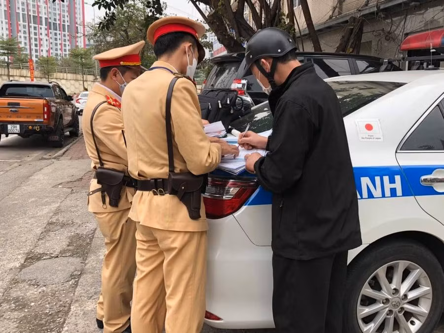 Lực lượng CSGT làm nhiệm vụ dịp Tết.