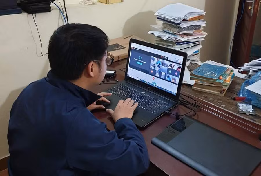 HS, SV trên địa bàn tỉnh Bắc Giang triển khai học trực tuyến trên Internet và qua truyền hình.