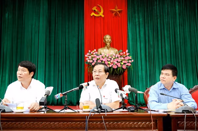 Ông Lê Ngọc Quang- Phó Giám đốc SởGD&ĐT Hà Nội thông tin tại hội nghị Ông Lê Ngọc Quang- Phó Giám đốc SởGD&ĐT Hà Nội thông tin tại hội nghị