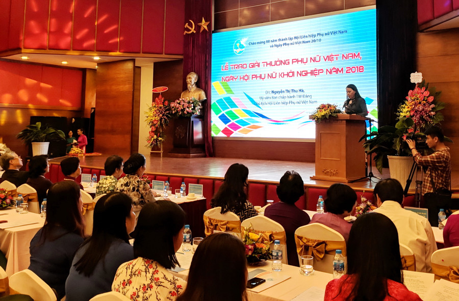 Bà Nguyễn Thị Thu Hà- Chủ tịch Hội Liên hiệp Phụ nữ Việt Nam phát biểu tại buổi lễ Bà Nguyễn Thị Thu Hà- Chủ tịch Hội Liên hiệp Phụ nữ Việt Nam phát biểu tại buổi lễ