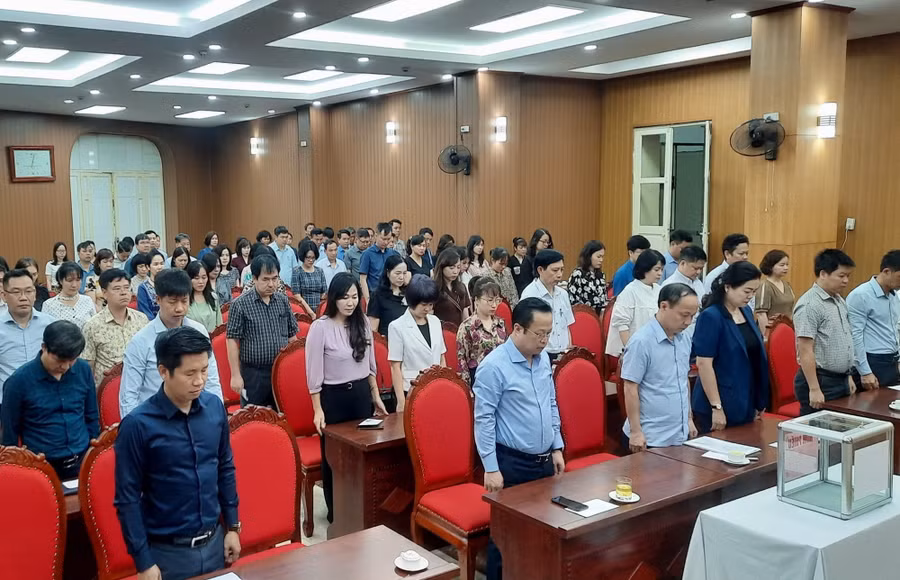 Sở GD&amp;ĐT Hà Nội tưởng niệm các nạn nhân vụ cháy.