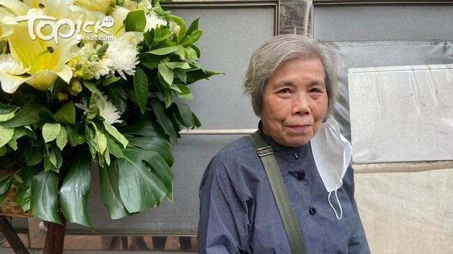 Bà Lương tại đám tang của ân nhân năm xưa. Bà Lương tại đám tang của ân nhân năm xưa.