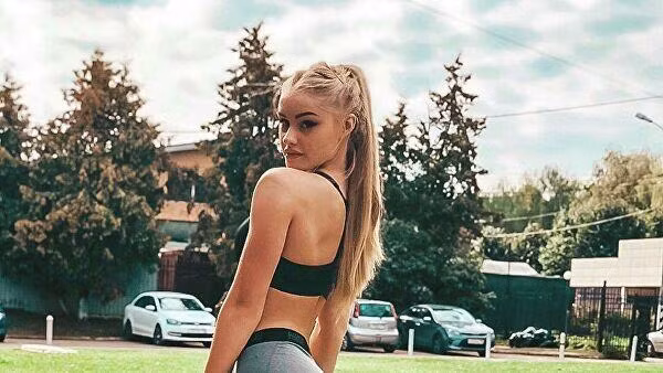 Daria Tulyakova có vẻ ngoài xinh đẹp.