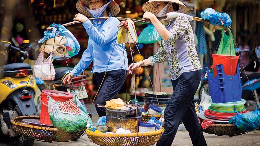 Người bán hàng rong, bốc vác, chạy xe ba gác sắp được hỗ trợ 1 triệu/tháng