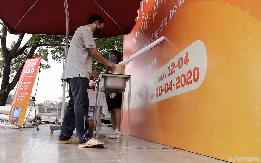 Người bán hàng rong, bốc vác, chạy xe ba gác sắp được hỗ trợ 1 triệu/tháng ảnh 1