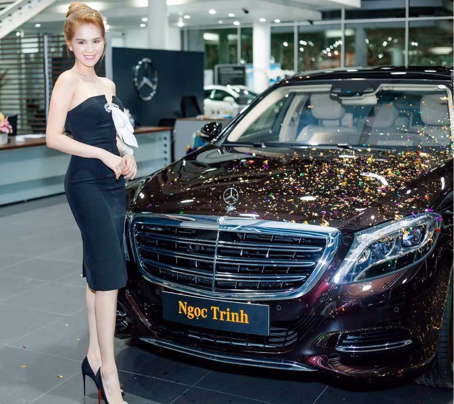 Siêu xe Mercedes - Maybach giá 12 tỷ của Ngọc Trinh.