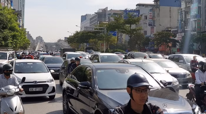 hà nội: thông xe đường vĐ2 trên cao, ngã tư sở tắc càng thêm tắc