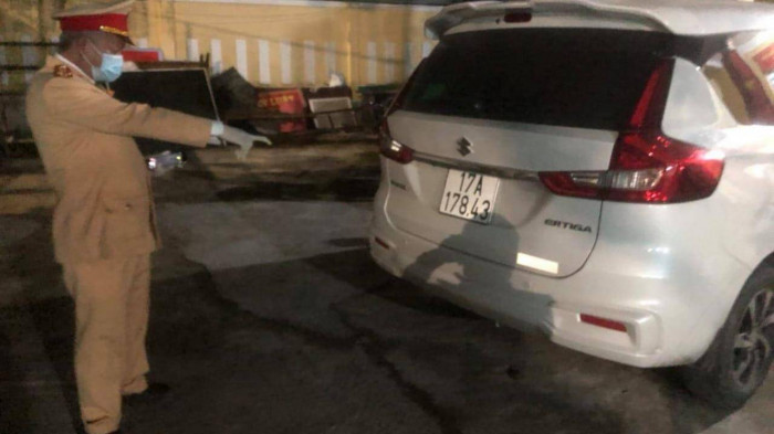 Nhận chở 4 người Trung Quốc nghi nhập cảnh trái phép đi TP.HCM giá 20 triệu ảnh 1 nhận chở 4 người trung quốc nghi nhập cảnh trái phép đi tp.hcm giá 20 triệu