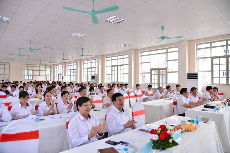 Quang cảnh hội nghị. Quang cảnh hội nghị.