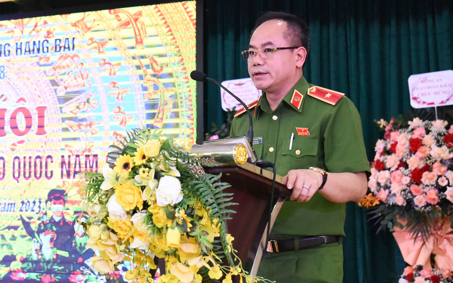 Thiếu tướng Nguyễn Thanh Tùng, Phó Giám đốc Công an TP Hà Nội đánh giá cao những kết quả phong trào toàn dân bảo vệ ANTQ của Ban Chỉ đạo 138 phường Hàng Bài đạt được. Thiếu tướng Nguyễn Thanh Tùng, Phó Giám đốc Công an TP Hà Nội đánh giá cao những kết quả phong trào toàn dân bảo vệ ANTQ của Ban Chỉ đạo 138 phường Hàng Bài đạt được.