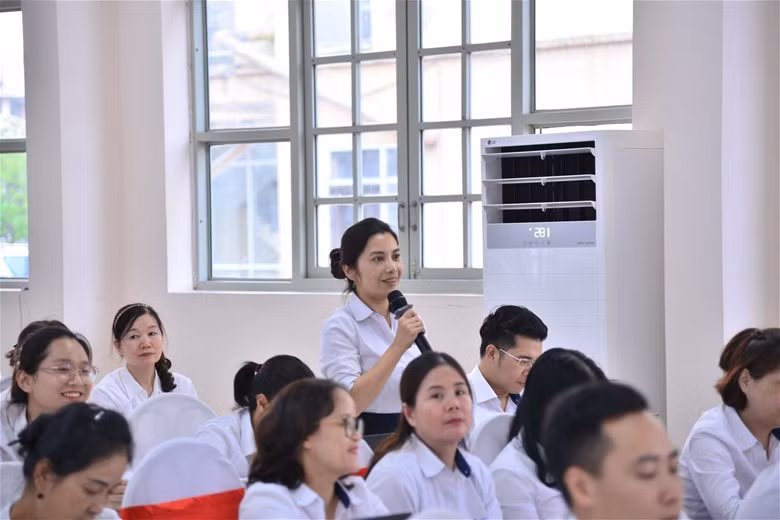 Đại biểu nêu ý kiến tại hội nghị.