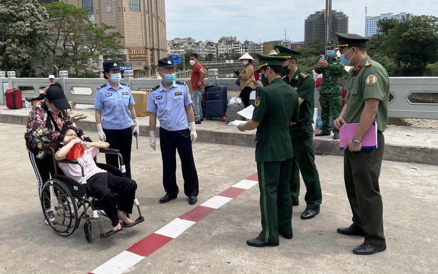 Chị N.T.B.G được bàn giao về Việt Nam.
