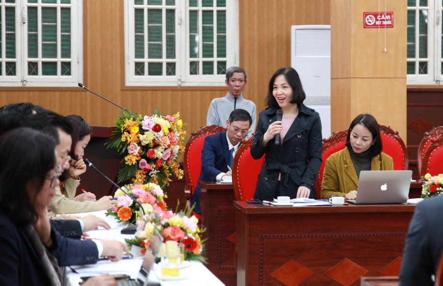 Đại diện cơ quan báo chí đặt câu hỏi cho Ban tổ chức. Đại diện cơ quan báo chí đặt câu hỏi cho Ban tổ chức.