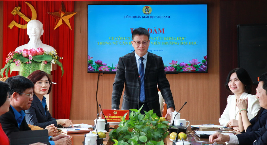 Chủ tịch Công đoàn Giáo dục Việt Nam Nguyễn Ngọc Ân phát biểu tại tọa đàm. Chủ tịch Công đoàn Giáo dục Việt Nam Nguyễn Ngọc Ân phát biểu tại tọa đàm.