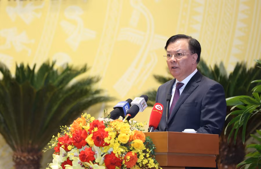 Ủy viên Bộ Chính trị, Bí thư Thành ủy Hà Nội - Đinh Tiến Dũng phát biểu. Ủy viên Bộ Chính trị, Bí thư Thành ủy Hà Nội - Đinh Tiến Dũng phát biểu.