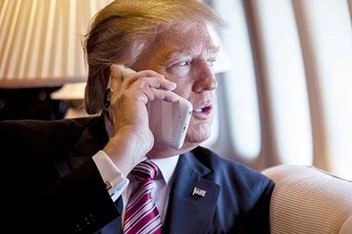 iPhone của ông Trump bị nghe lén thế nào