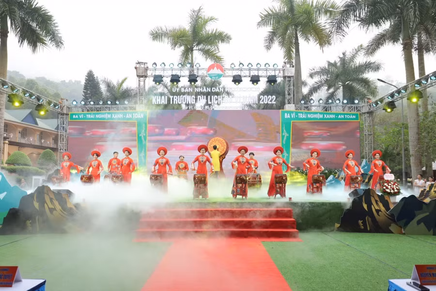 Nhiều hoạt động văn nghệ chào mừng khai trương du lịch Ba Vì năm 2022.