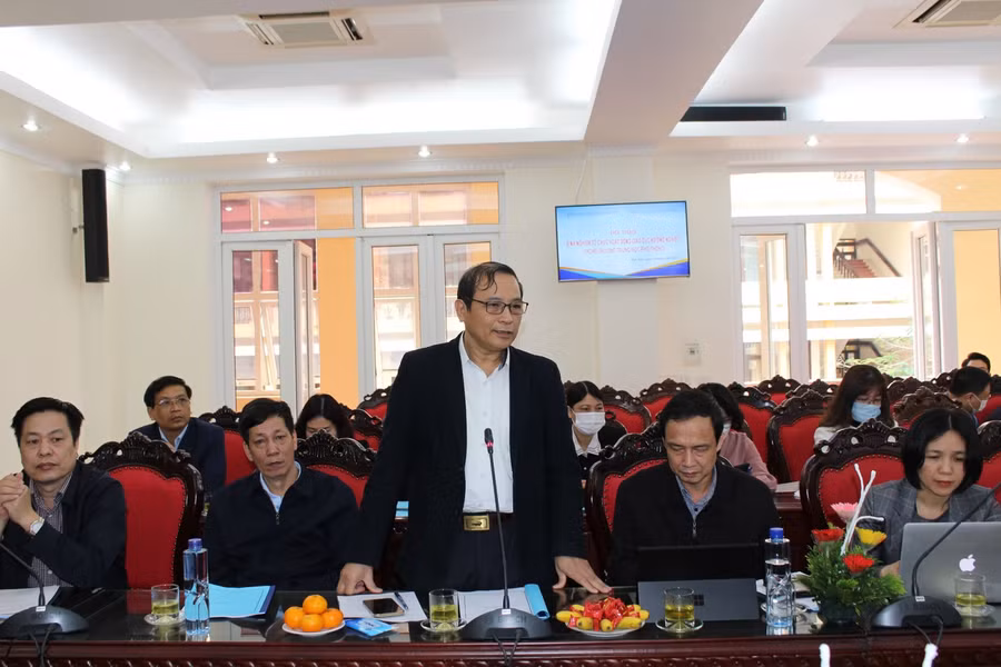 Ông Nguyễn Văn Phê - Giám đốc Sở GD&amp;ĐT Hưng Yên phát biểu tại Hội thảo.