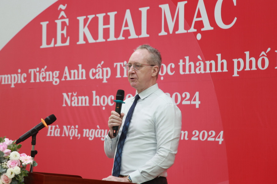 Ông Gavan Iacono - Tổng Giám đốc Tổ chức Giáo dục Language Link Academic phát biểu.