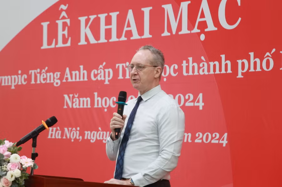 Ông Gavan Iacono - Tổng Giám đốc Tổ chức Giáo dục Language Link Academic phát biểu.