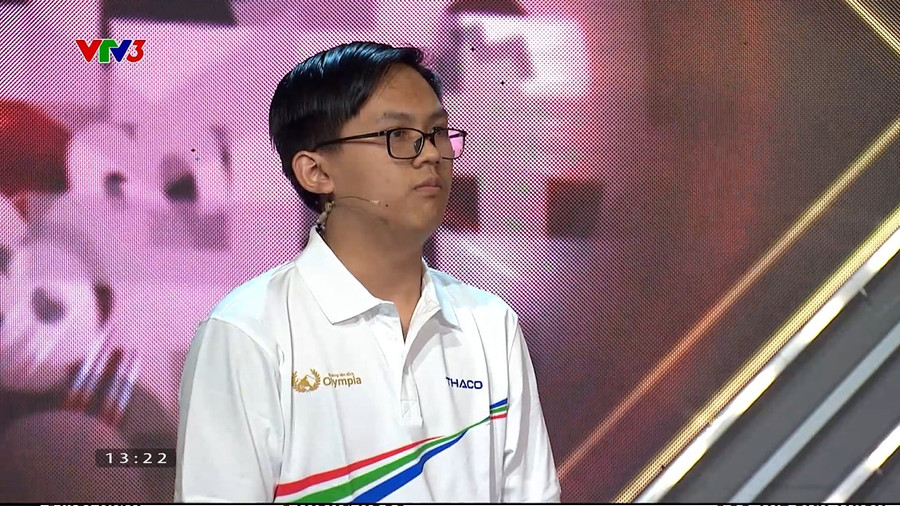 Nhật Minh là người đầu tiên nhấn chuông trả lời từ khóa dù chưa có bất cứ hình ảnh gợi ý nào được lật mở.