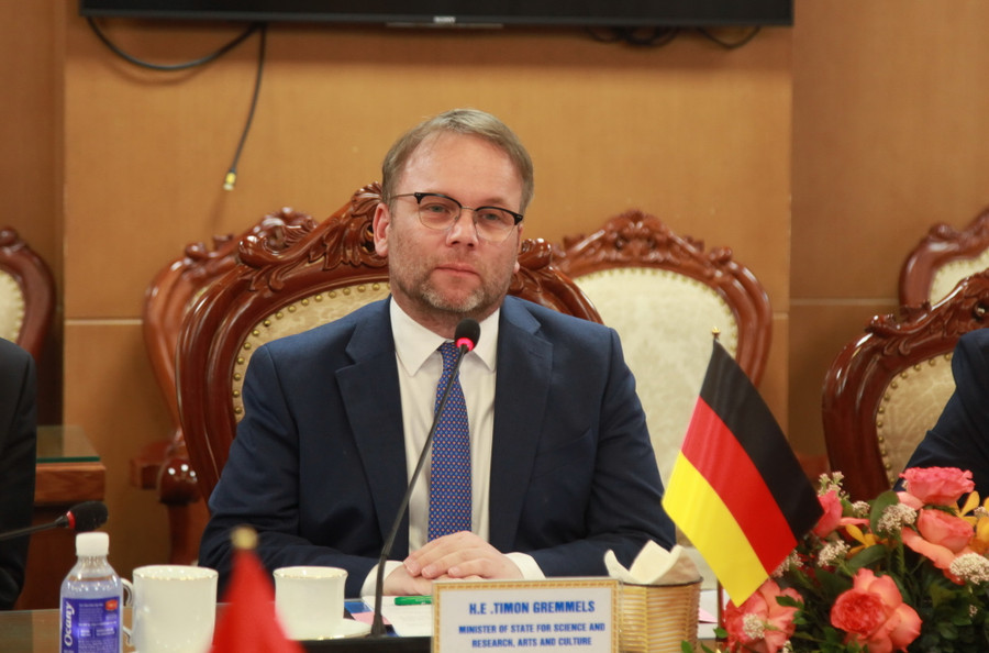 Ông Timon Gremmels - Bộ trưởng Bộ Khoa học và Nghiên cứu, Nghệ thuật và Văn hóa bang Hessen, CHLB Đức. Ông Timon Gremmels - Bộ trưởng Bộ Khoa học và Nghiên cứu, Nghệ thuật và Văn hóa bang Hessen, CHLB Đức.
