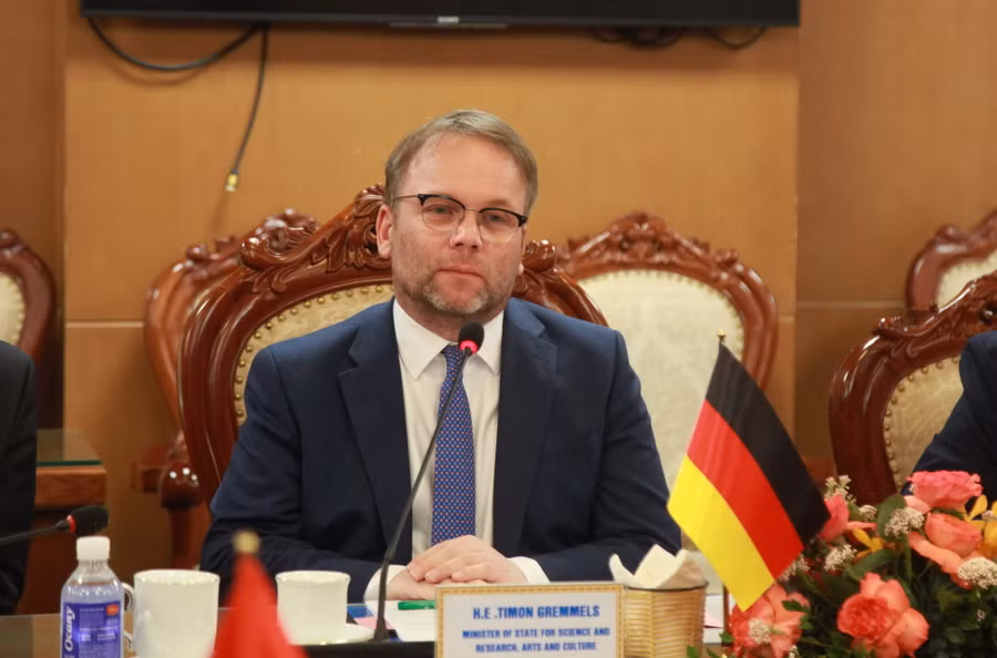 Ông Timon Gremmels - Bộ trưởng Bộ Khoa học và Nghiên cứu, Nghệ thuật và Văn hóa bang Hessen, CHLB Đức.