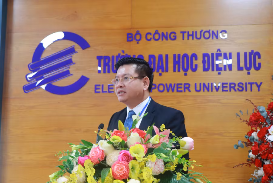 PGS.TS Đinh Văn Châu, Quyền Hiệu trưởng Trường Đại học Điện lực phát biểu.