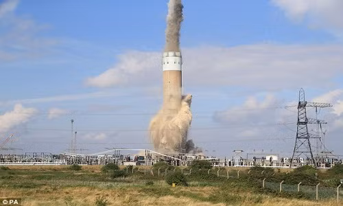 ong-khoi-244-m-cao-nhat-o-anh-do-sap-trong-9-giay-2