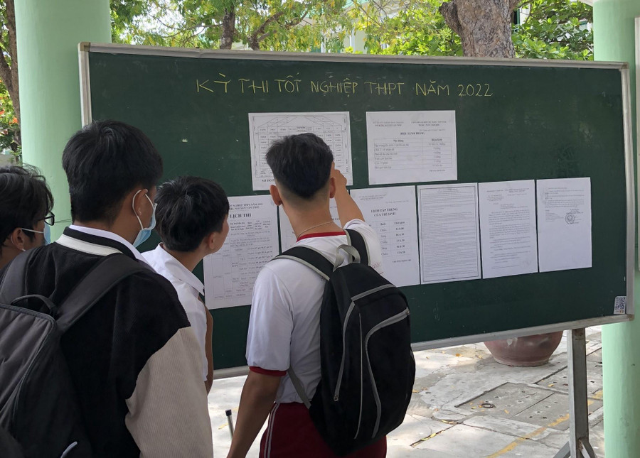 Thí sinh tại điểm thi THPT Nguyễn Văn Trỗi (TP Nha Trang, Khánh Hòa) xem sơ đồ hướng dẫn. Điểm thi này có 613 thí sinh dự thi. Thí sinh tại điểm thi THPT Nguyễn Văn Trỗi (TP Nha Trang, Khánh Hòa) xem sơ đồ hướng dẫn. Điểm thi này có 613 thí sinh dự thi.