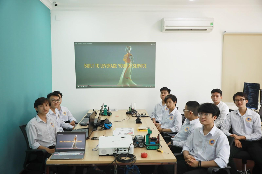 SIU tập trung nguồn lực đào tạo nhân lực Khoa học máy tính với chương trình Hướng nghiệp sớm để sinh viên có thu nhập xứng đáng ngay khi hoàn tất năm thứ 2. SIU tập trung nguồn lực đào tạo nhân lực Khoa học máy tính với chương trình Hướng nghiệp sớm để sinh viên có thu nhập xứng đáng ngay khi hoàn tất năm thứ 2.