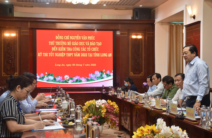 Phó chủ tịch UBND tỉnh Long An Nguyễn Minh Lâm phát biểu tại buổi làm việc.