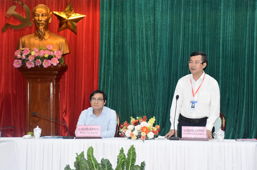 Thứ trưởng Nguyễn Văn Phúc phát biểu tại buổi làm việc.