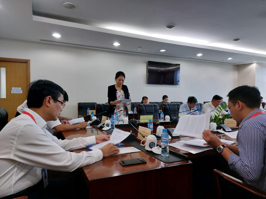 Bà Nguyễn Thị Nhật Hằng - Giám đốc Sở GD&ĐT, báo cáo với đoàn công tác. Bà Nguyễn Thị Nhật Hằng - Giám đốc Sở GD&ĐT, báo cáo với đoàn công tác.