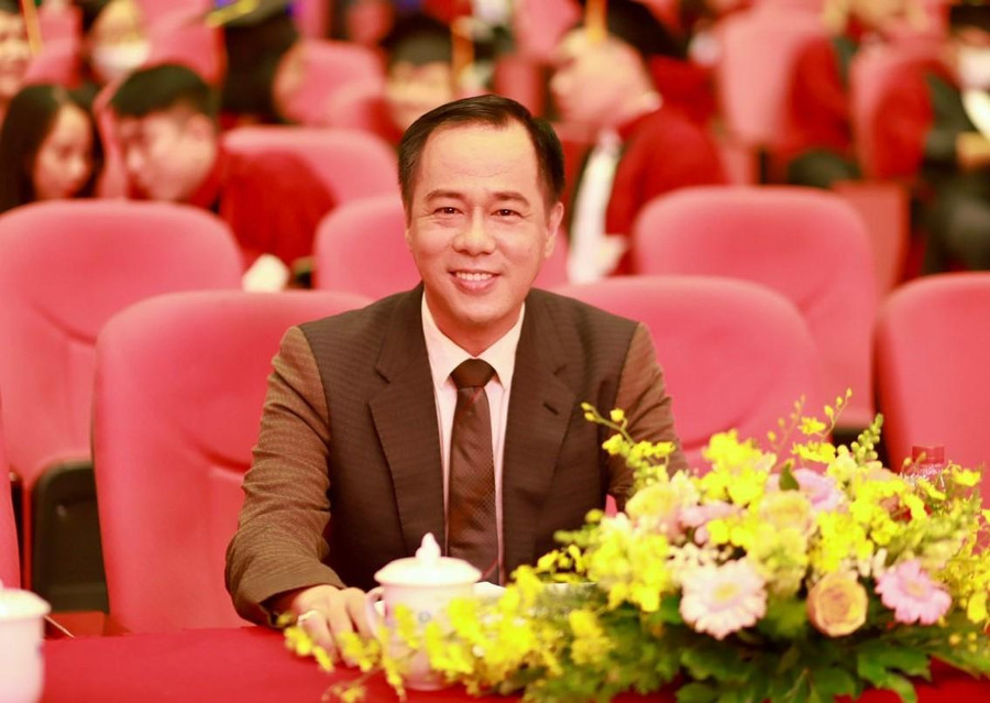 GS.TS Huỳnh Văn Sơn tại lễ trao bằng tốt nghiêp, sáng 17/7. GS.TS Huỳnh Văn Sơn tại lễ trao bằng tốt nghiêp, sáng 17/7.