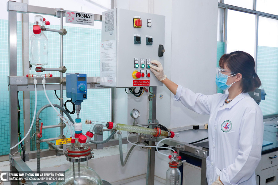 Phòng thí nghiệm phục vụ việc dạy học ngành đào tạo Dược học tại IUH.