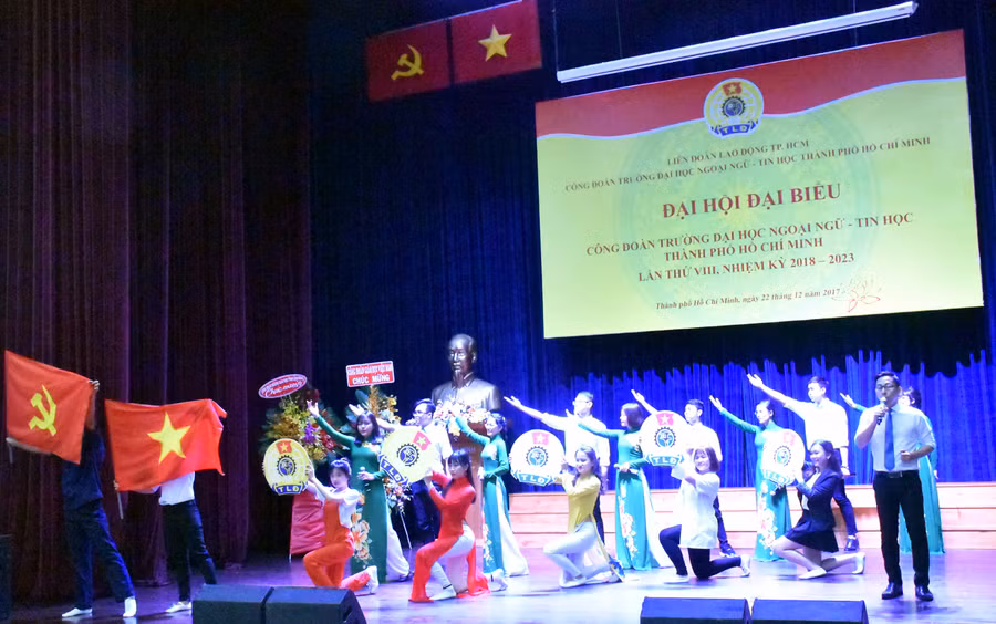 Tiết mục văn nghệ chào mừng Đại hội của Công đoàn viên nhà trường