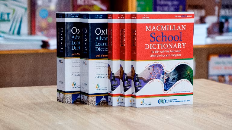 Hai quyển từ điển ấn bản Anh – Anh – Việt Macmillan School Dictionary và Oxford Advanced Learner"s Dictionary là công cụ học tập, tra cứu hiệu quả cho học sinh, sinh viên
