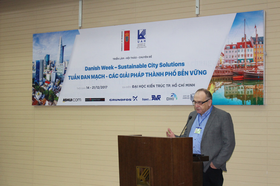 Ông Mogens Bjørn Nielsen chia sẻ về những giải pháp và kinh nghiệm xây dựng thành phố bền vững của Đan Mạch Ông Mogens Bjørn Nielsen chia sẻ về những giải pháp và kinh nghiệm xây dựng thành phố bền vững của Đan Mạch