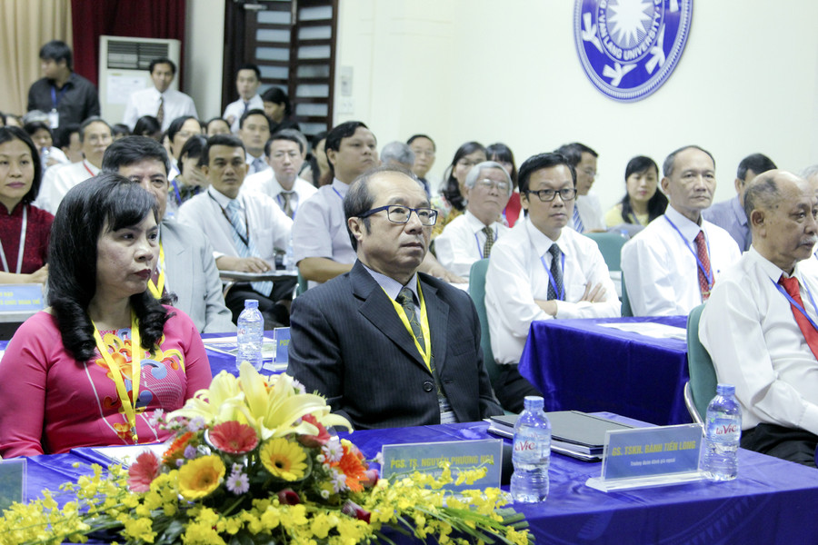 Quang cảnh hội trường diễn ra lễ khai mạc